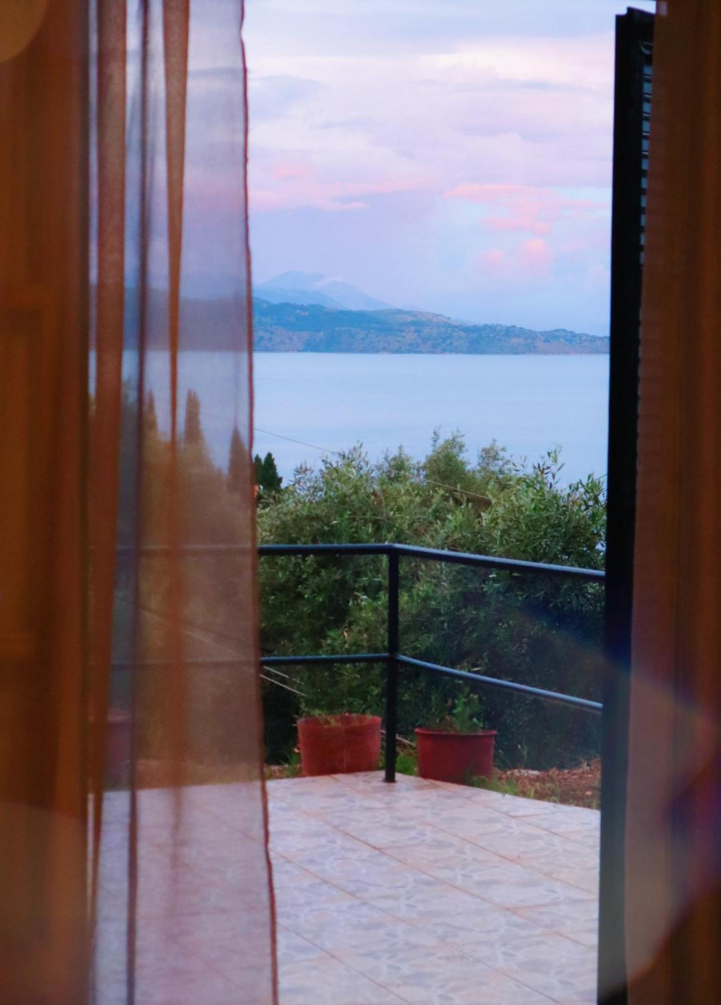 Kaminaki Seaview Apartments Katavolos Ngoại thất bức ảnh